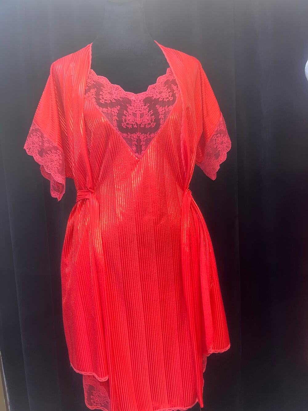 2 PC. VINTAGE MOVIE STAR ROBE/CHEMISE